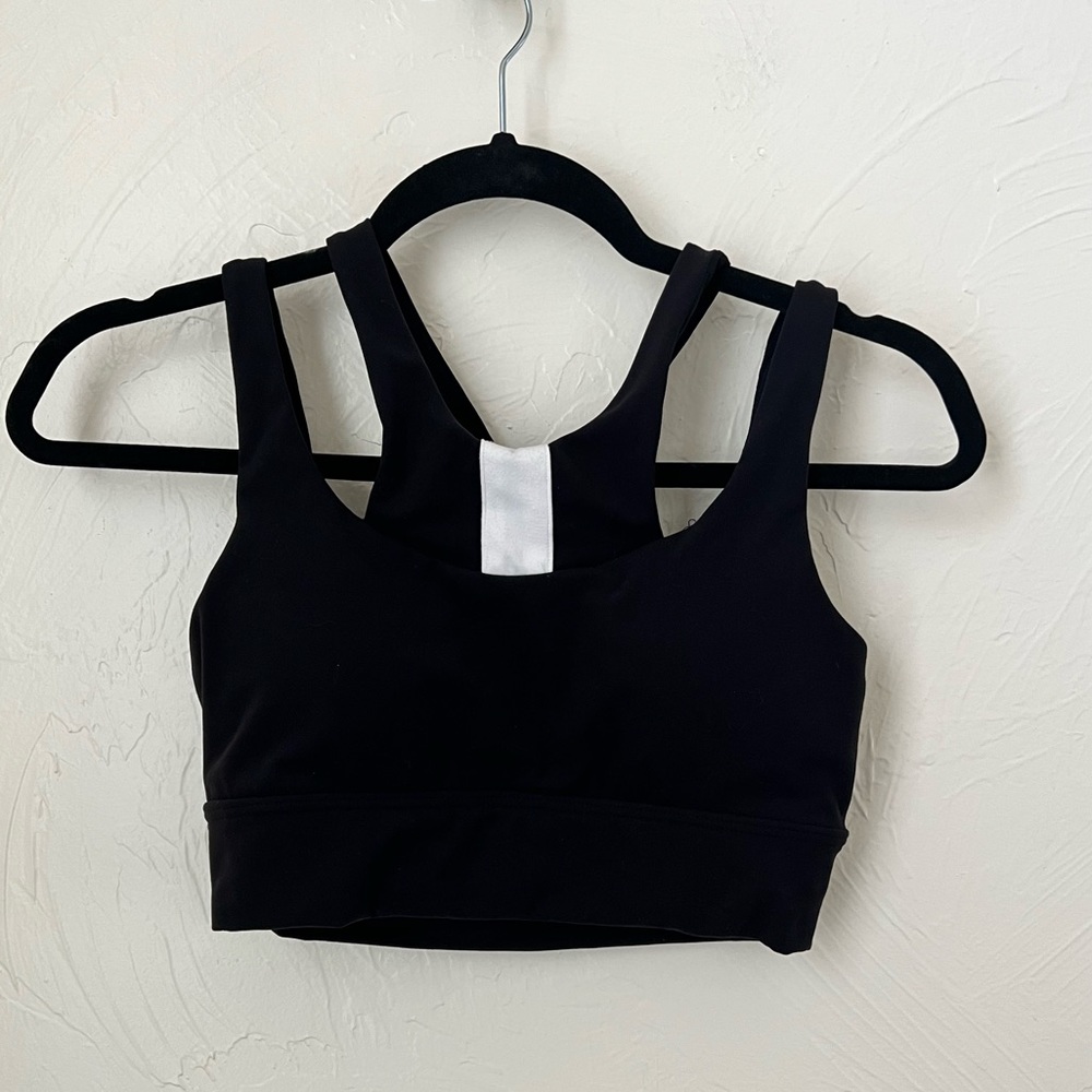 BuffBunny cross cross black white sports bra▪️size S